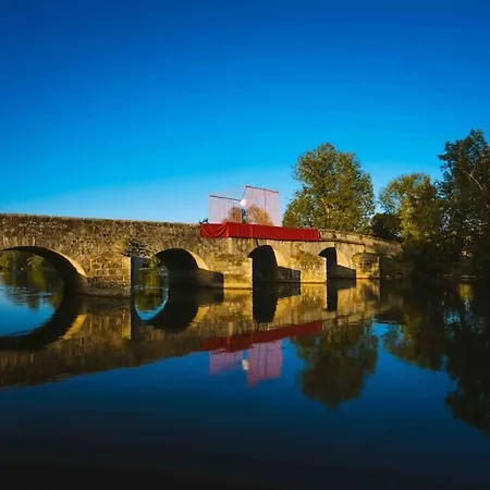 Le Du Bout Du Monde, En Bord De Rivière !
